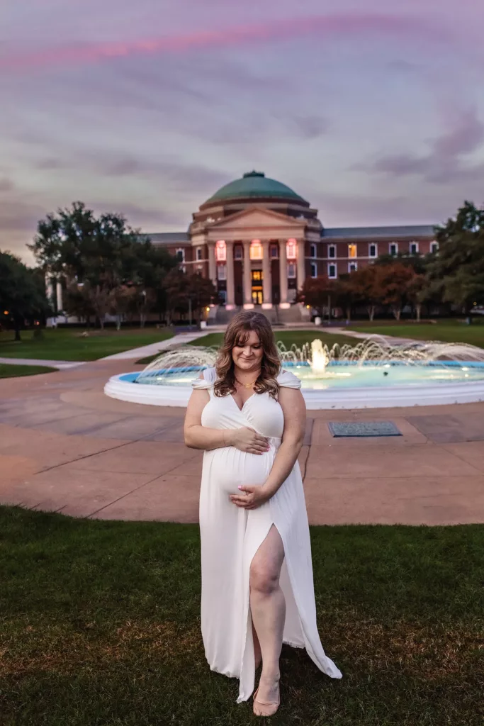maternity picture in Dallas on college campus