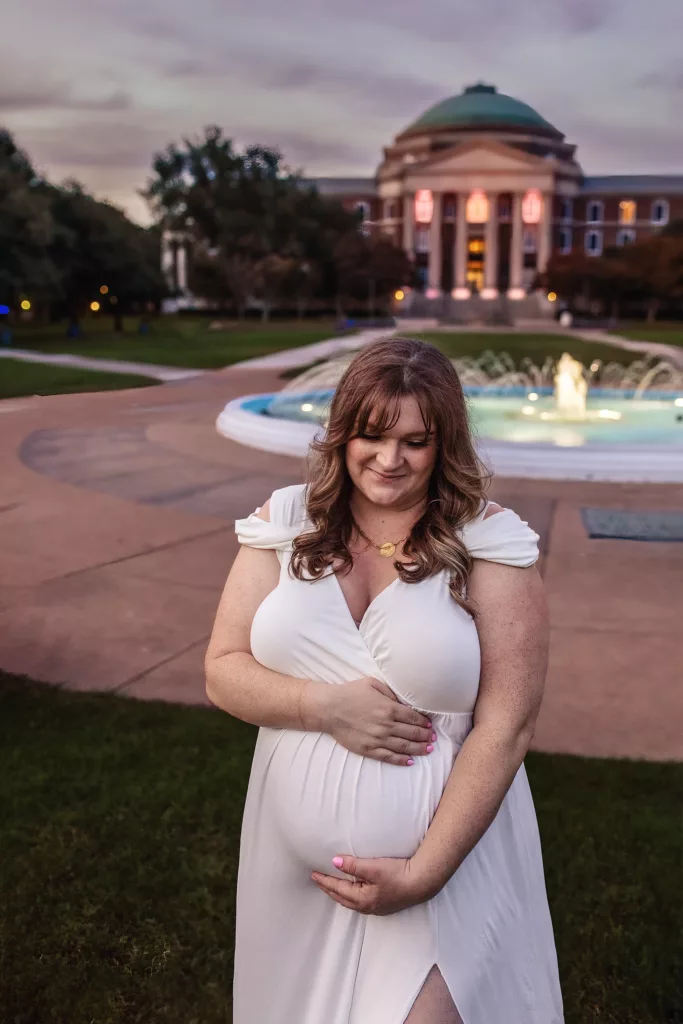 pregnant woman on college campus in Dallas